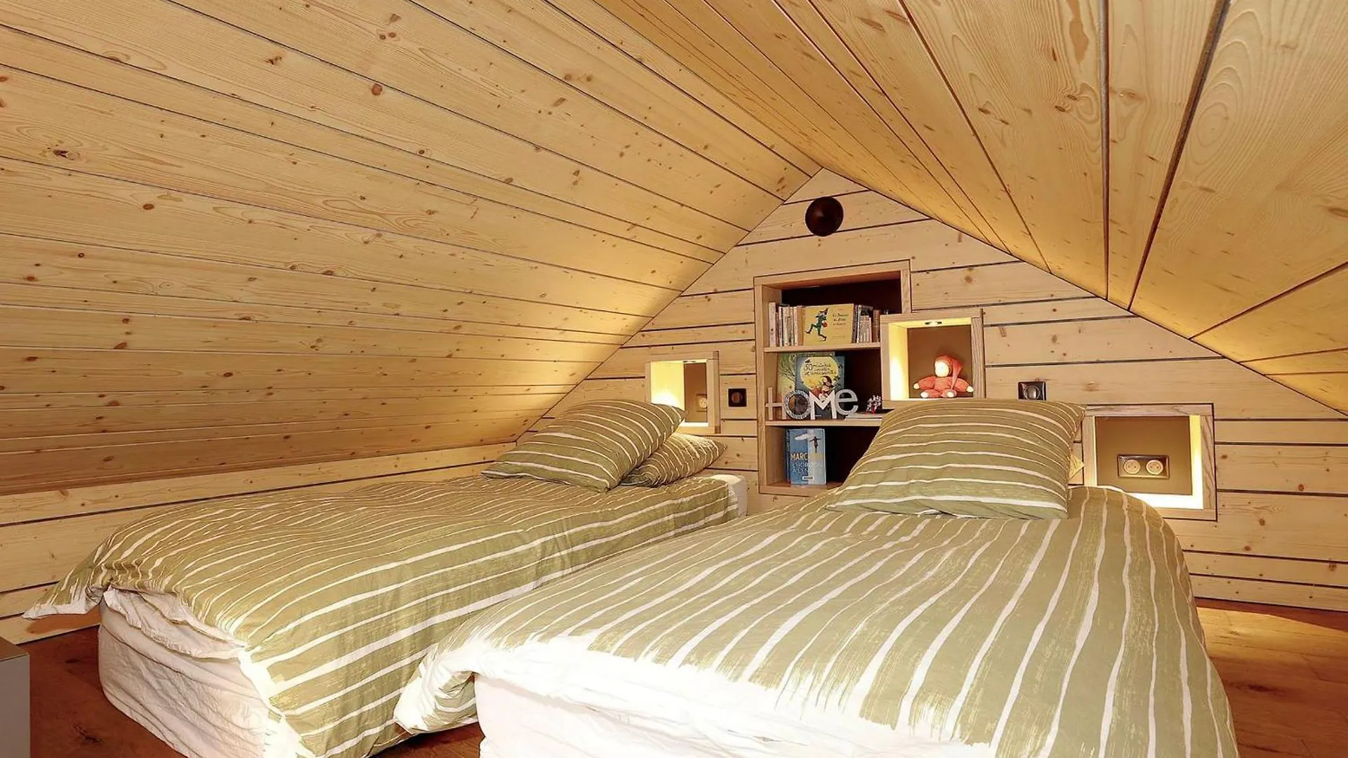 Chalet Neuf A Courchevel 1850, Pret Pour 6 Avec Ski Aux Pieds Et Wifi! - Fr-1-575-233 France