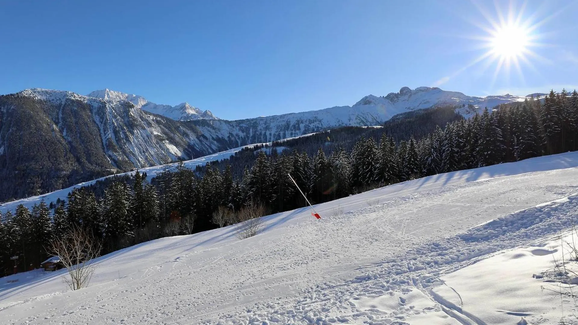 Chalet Neuf A Courchevel 1850, Pret Pour 6 Avec Ski Aux Pieds Et Wifi! - Fr-1-575-233 France