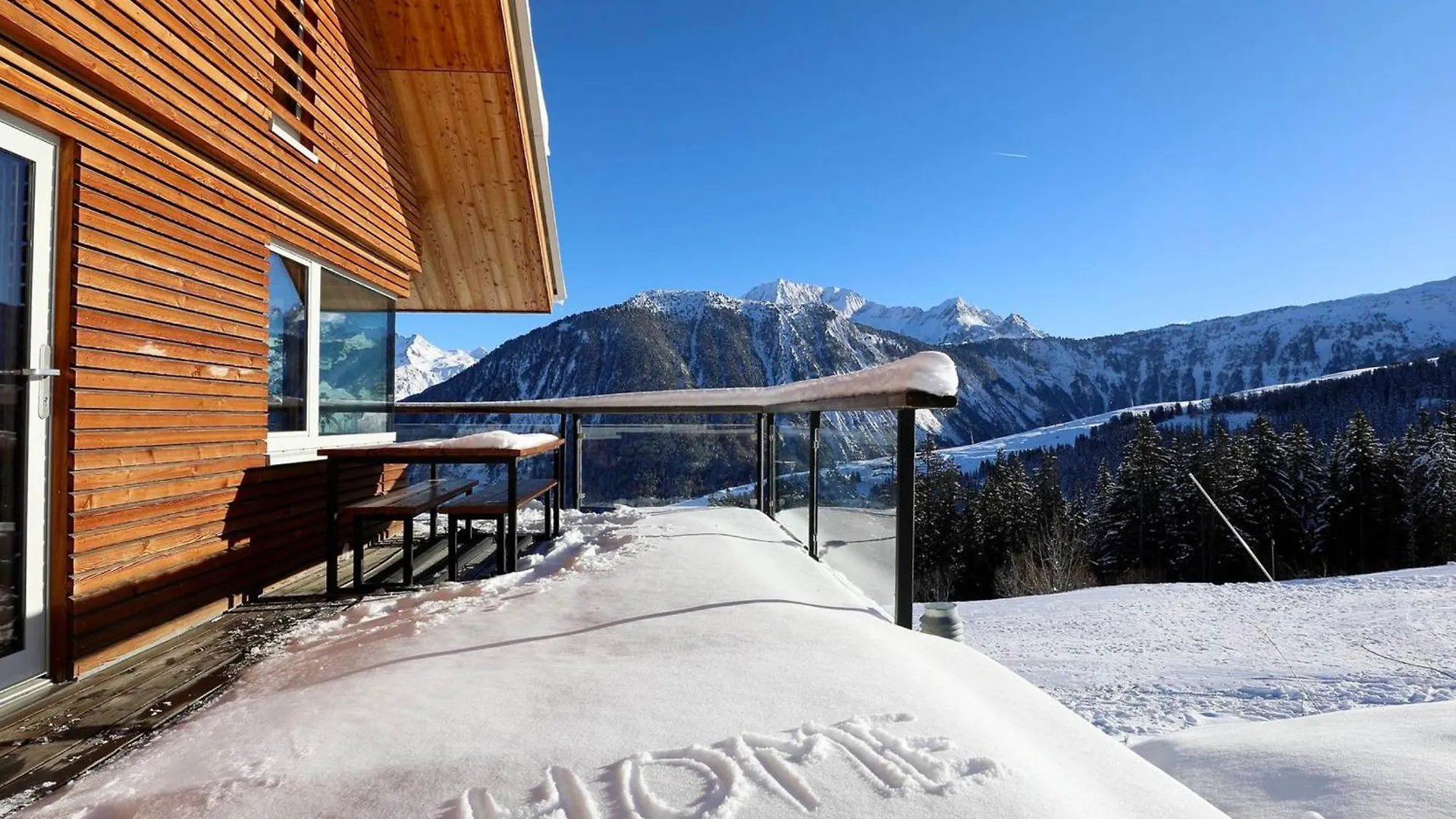 Chalet Neuf A Courchevel 1850, Pret Pour 6 Avec Ski Aux Pieds Et Wifi! - Fr-1-575-233 0*,  France